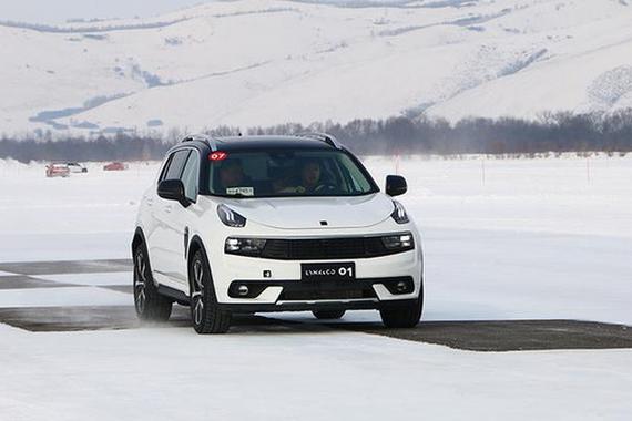 开/关ESP乐趣自有不同 冰雪试驾四驱领克01