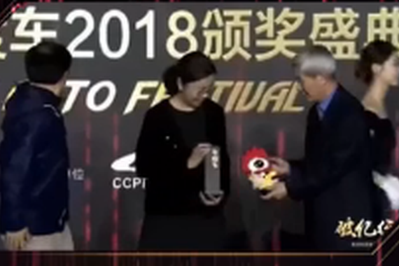 视频：年度中大型SUV奖 路虎·全新揽胜星脉