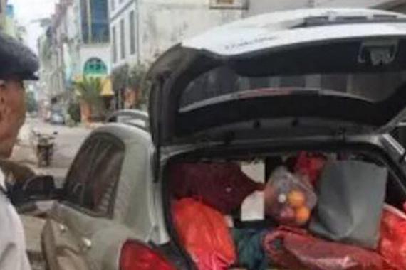 视频：汽车后备箱里都是父母没有说的爱