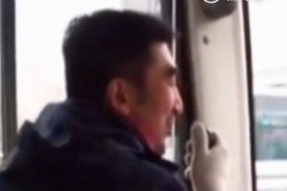 公交司机播音腔 圈粉无数