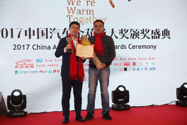 杭州日报:电咖EV10荣获年度精品国民电动车