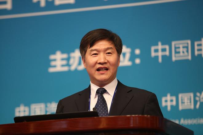东方家当财经早餐4月8日周二（49股市早8点丨史籍性光阴·国度队好手动，回眸2024｜2024年宇宙防汛抗旱任务），闻“汛”而动冲锋正在前！汛情便是号令义务重于泰山面临汛情宏壮党员干部阐发前卫样板影响