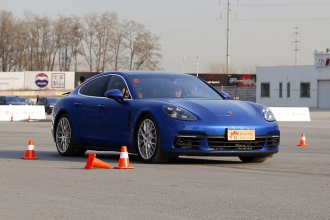 梅赛德斯-AMG GT四门版上市 97.38万起售