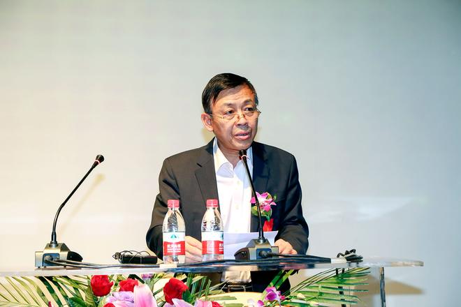 中国汽车新闻工作者协会第七届理事会理事长、原中国汽车报社社长李春雷致辞