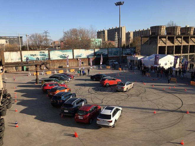 汽车头条APP圣诞节上演“全民车手嘉年华”活动