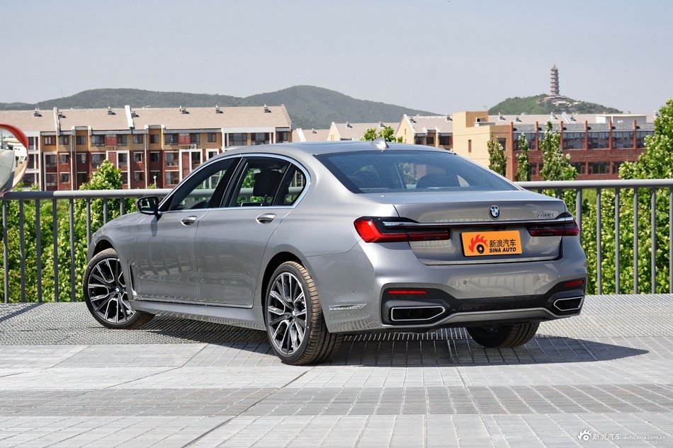 2019款宝马7系740Li 3.0T自动尊享型M运动套装