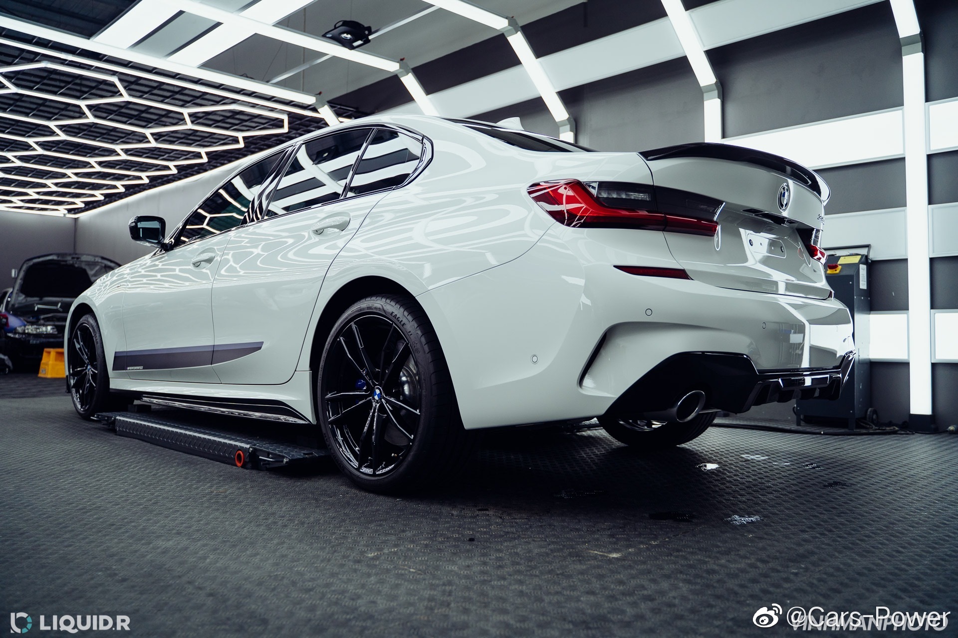 白色宝马330i + M Performance套件 B不B 你来说!