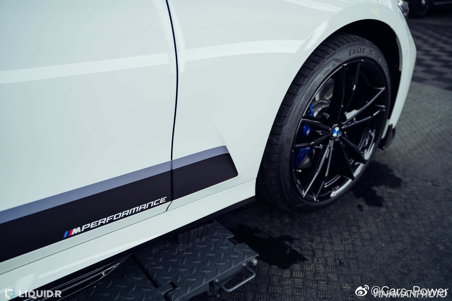 白色宝马330i + M Performance套件 B不B 你来说!