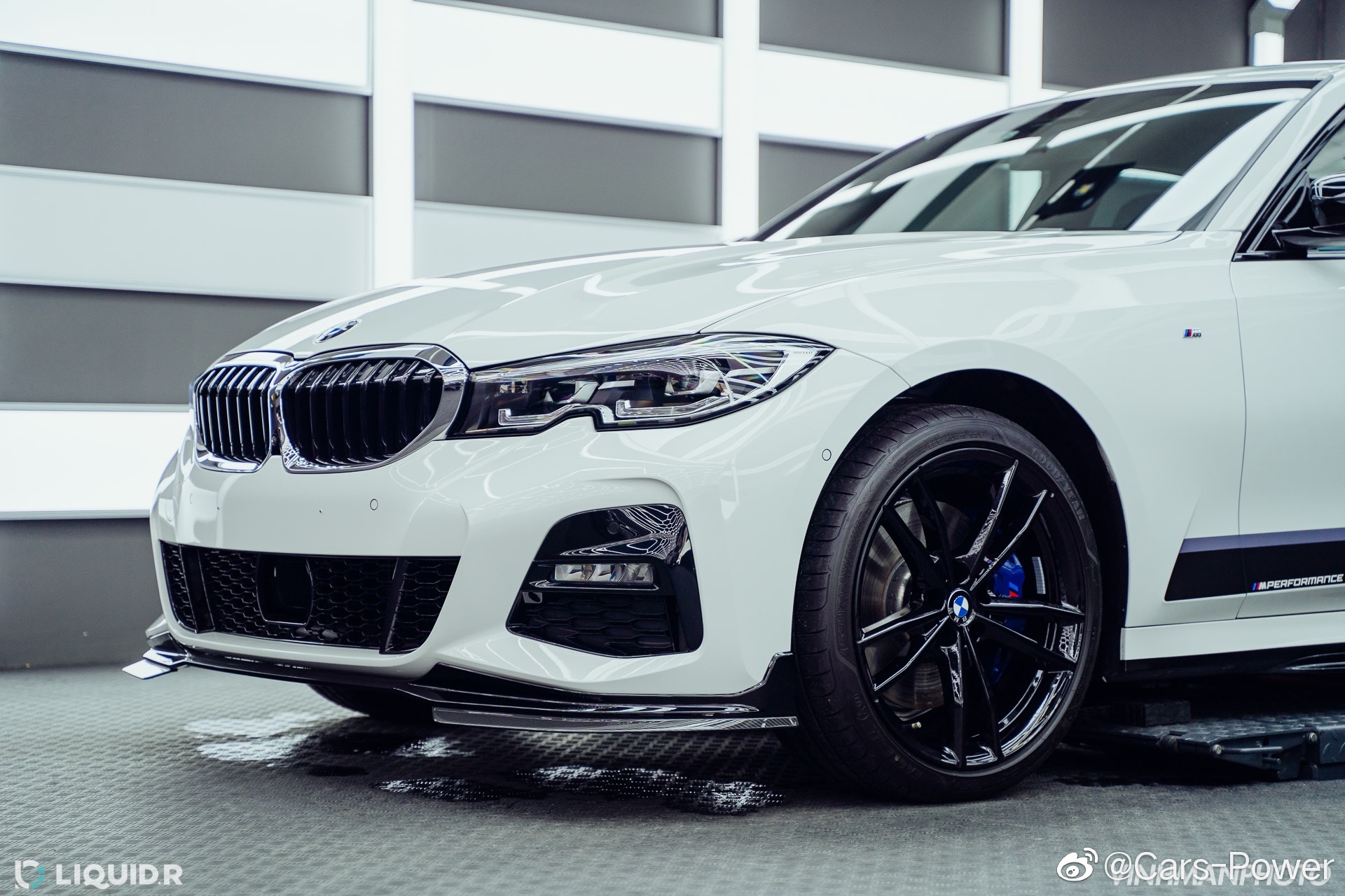 白色宝马330i + M Performance套件 B不B 你来说!