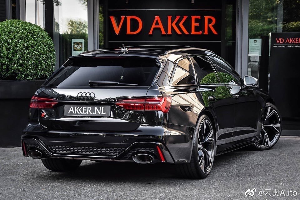 奥迪RS6 Avant  蓝色刹车卡钳特别抢眼