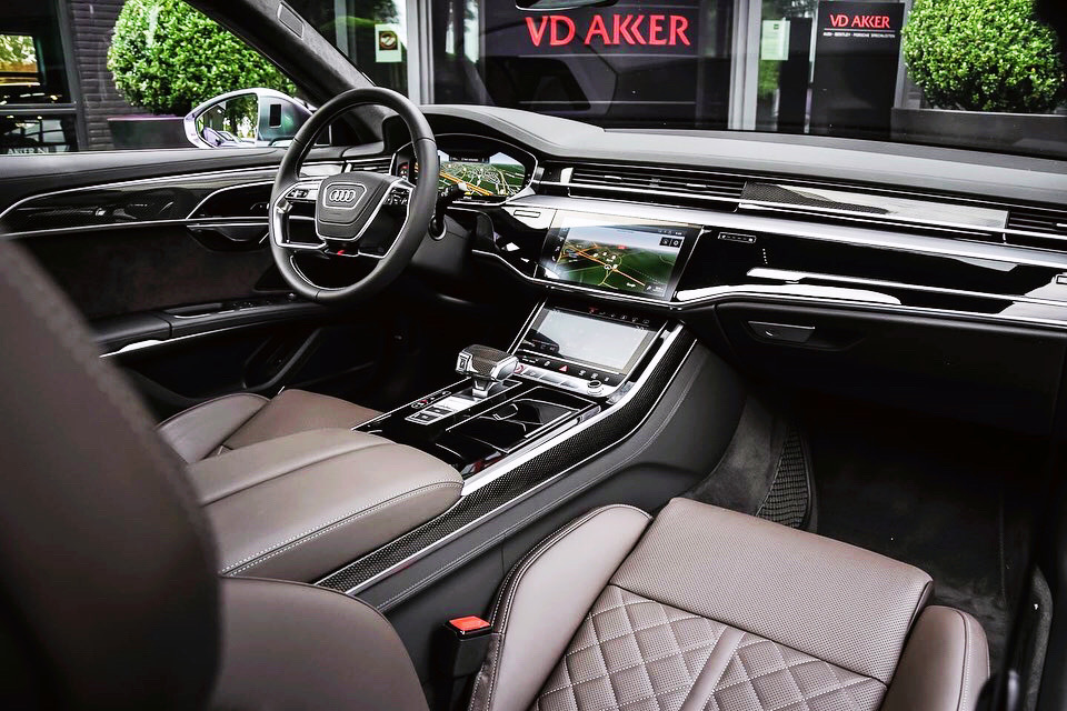 Audi S8来咯 国内还会有加长版 期待么？