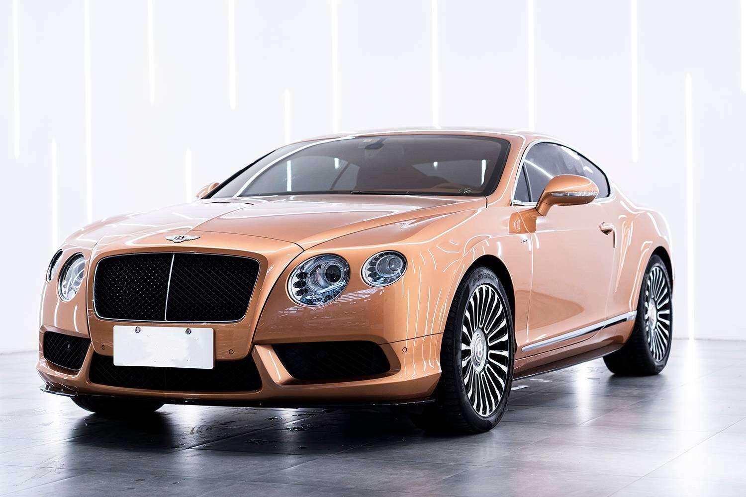 宾利欧陆 4.0T GT V8 S 标准版,欣赏一下