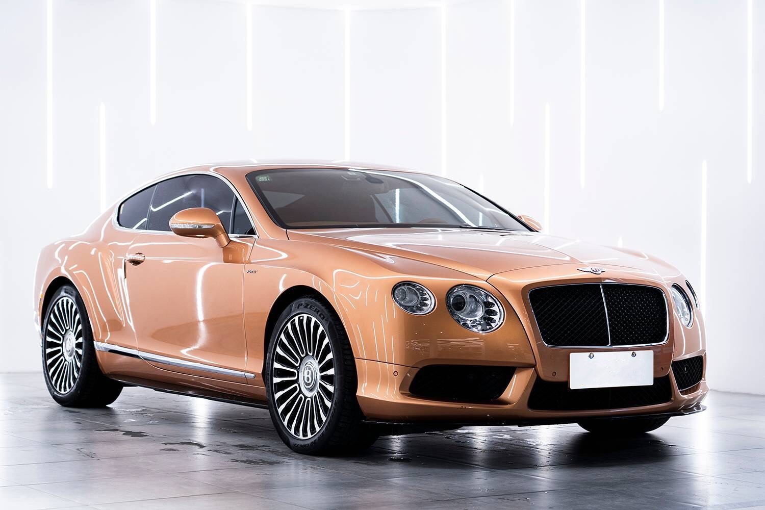 宾利欧陆 4.0T GT V8 S 标准版,欣赏一下