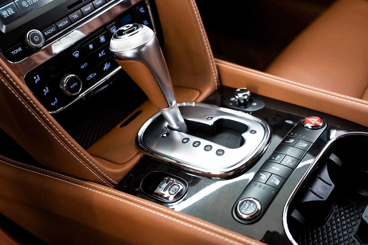 宾利欧陆 4.0T GT V8 S 标准版,欣赏一下