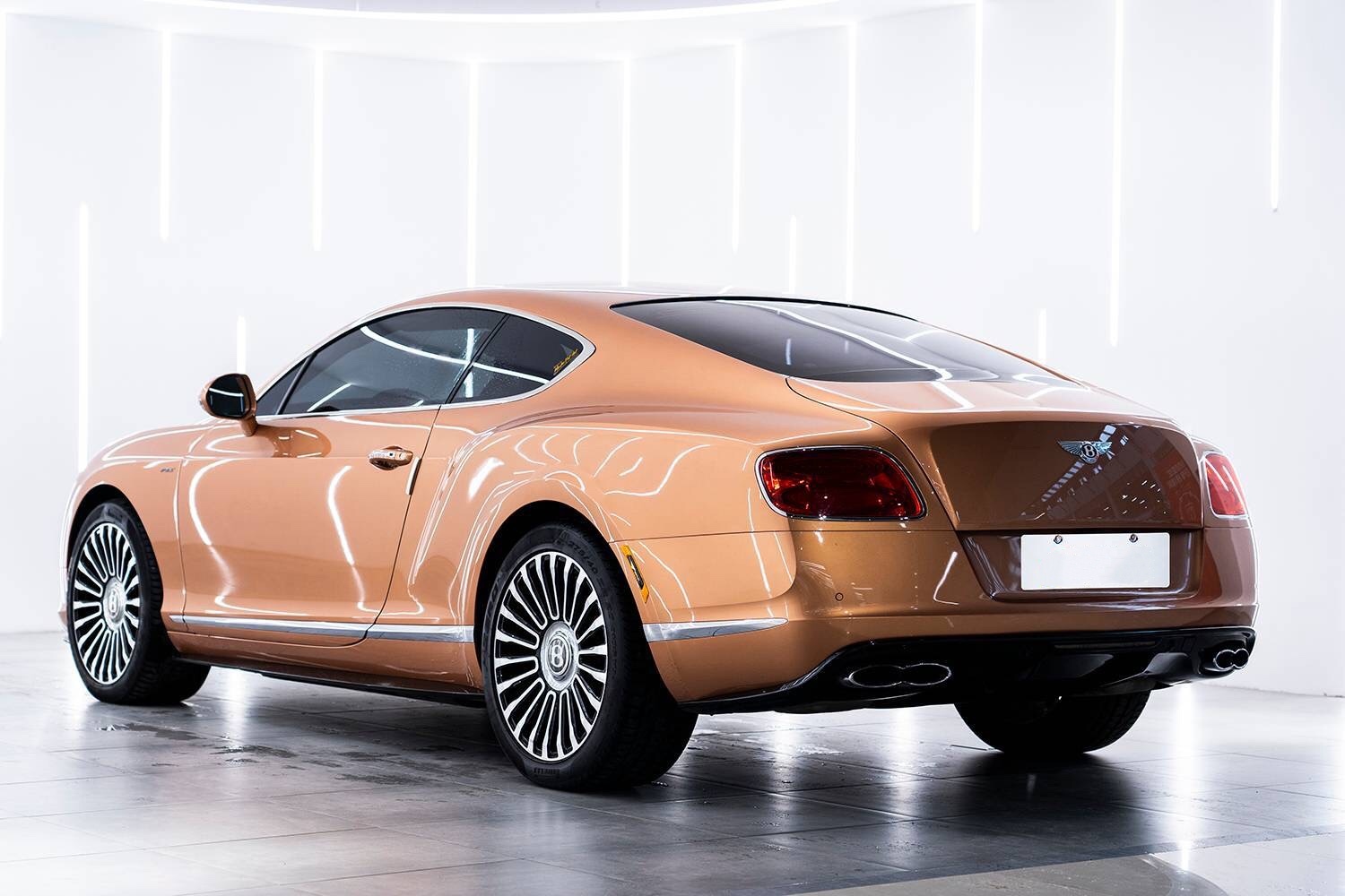 宾利欧陆 4.0T GT V8 S 标准版,欣赏一下