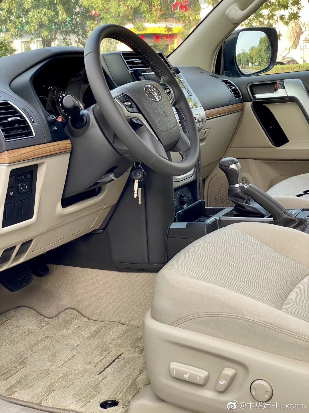 汽车美图赏析:传说中最顶配的丰田霸道2700