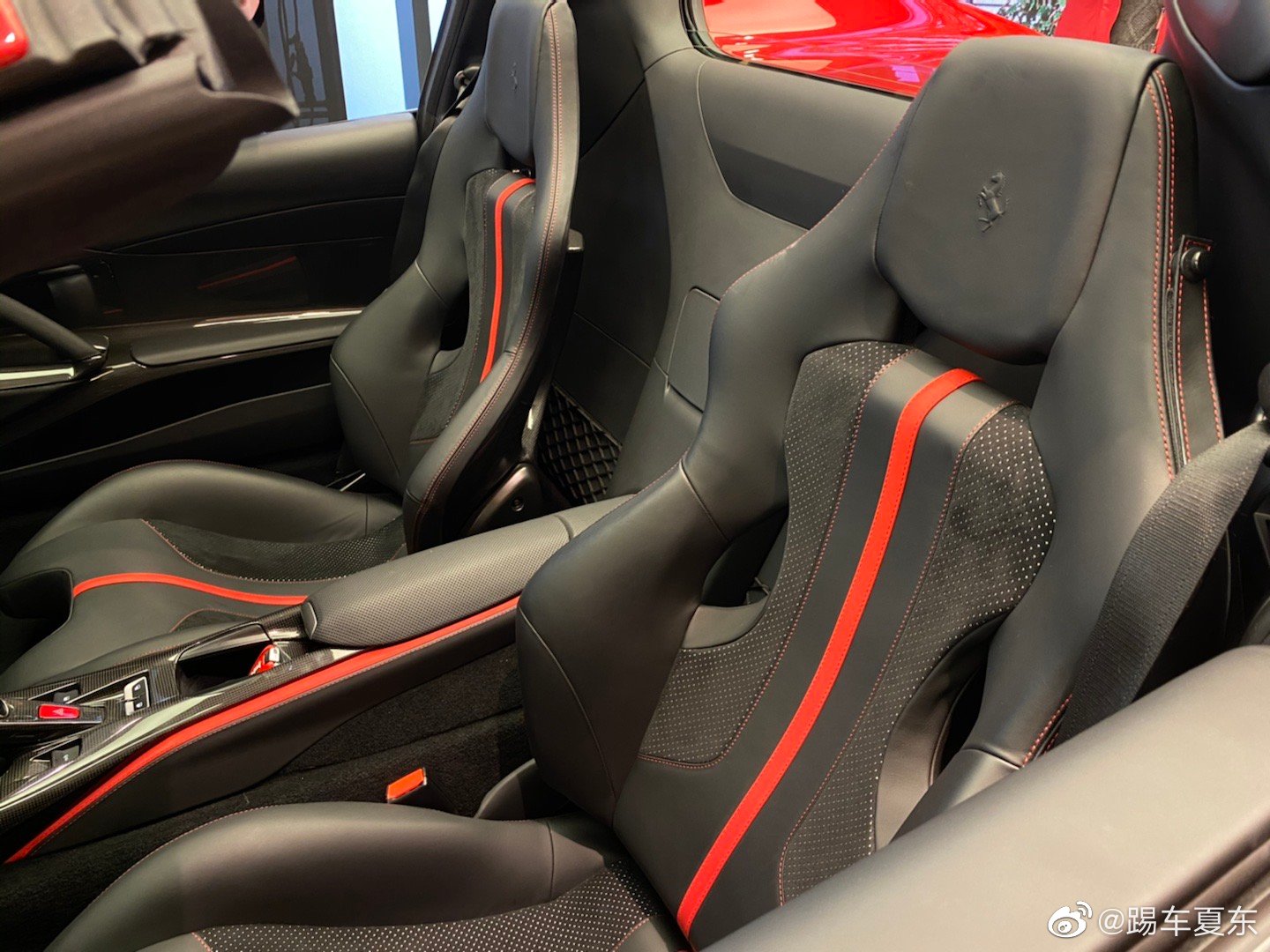 812GTS,法拉利旗舰的硬敞版。530起。结构感挺强的。