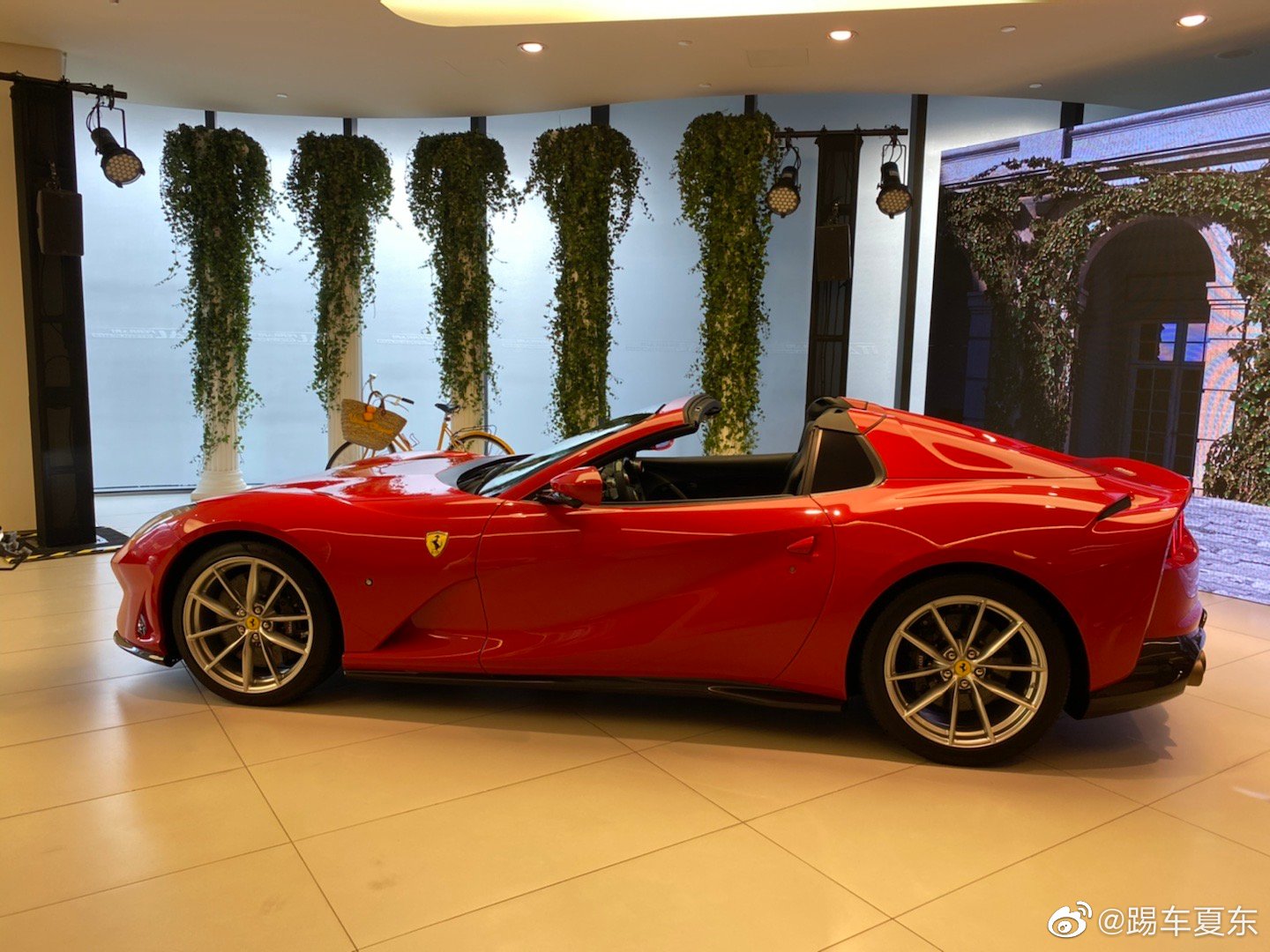 812GTS,法拉利旗舰的硬敞版。530起。结构感挺强的。