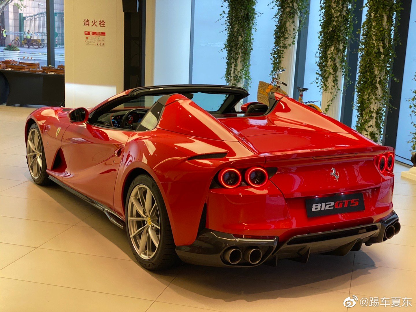 812GTS,法拉利旗舰的硬敞版。530起。结构感挺强的。