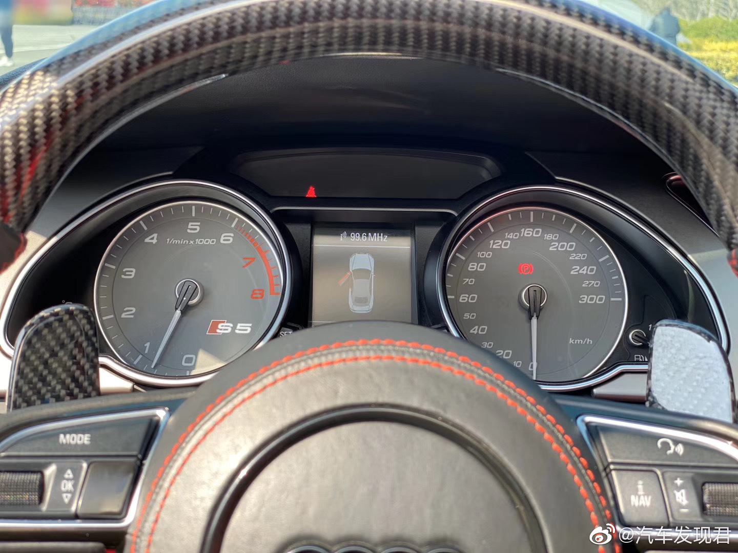 奥迪S5敞篷,3.0T原车白色贴冰淇淋蓝已变更 napa真皮红内