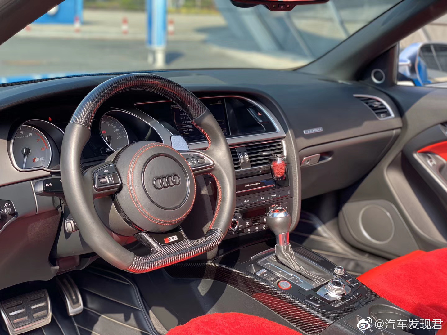 奥迪S5敞篷,3.0T原车白色贴冰淇淋蓝已变更 napa真皮红内