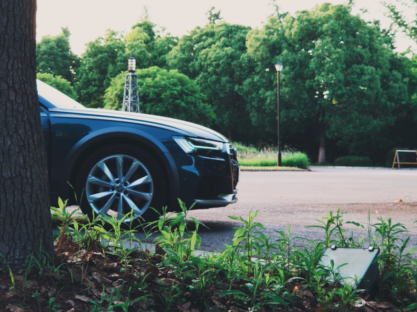 全新奥迪A6 Allroad 。适合这样的户外场景。