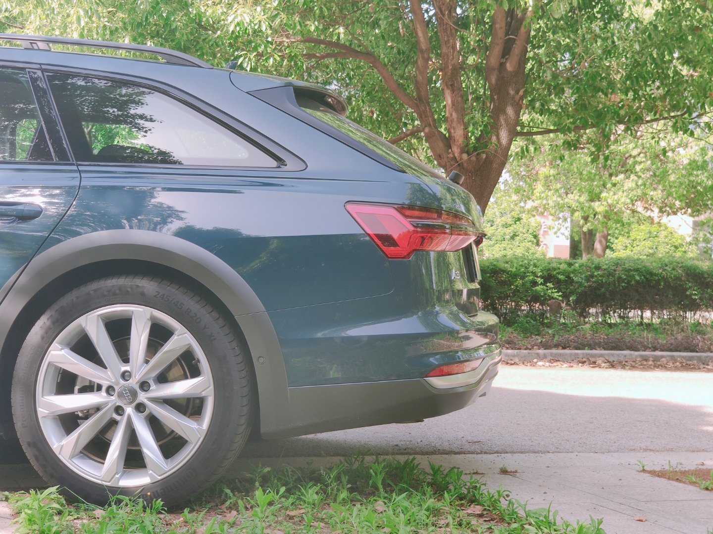 全新奥迪A6 Allroad 。适合这样的户外场景。