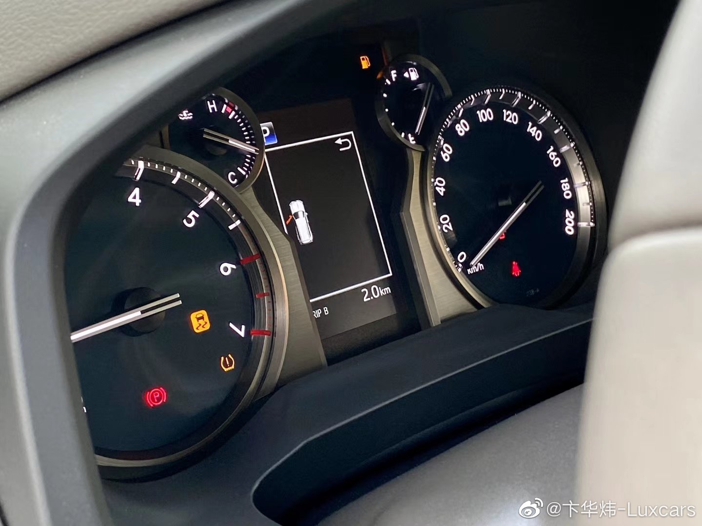 汽车美图赏析:传说中最顶配的丰田霸道2700