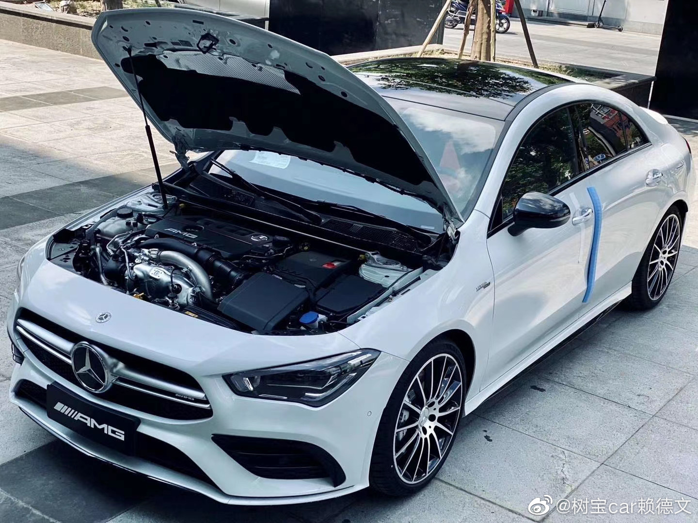 cla35 amg落地价,amg cla35 奔驰cla35amg白黑红指导价439800加价状态