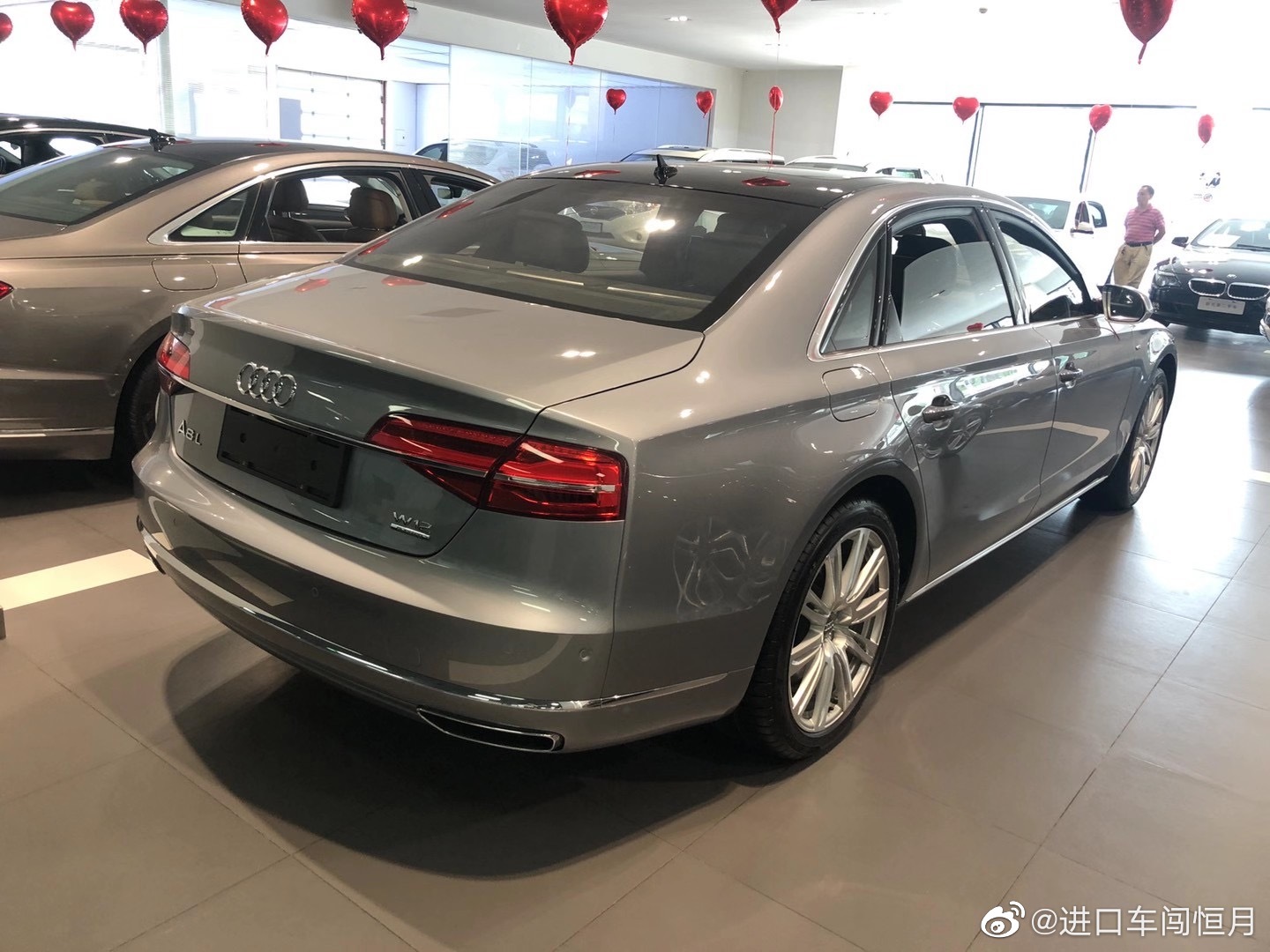 好看的汽车：库存 经典奥迪A8 W12 新车