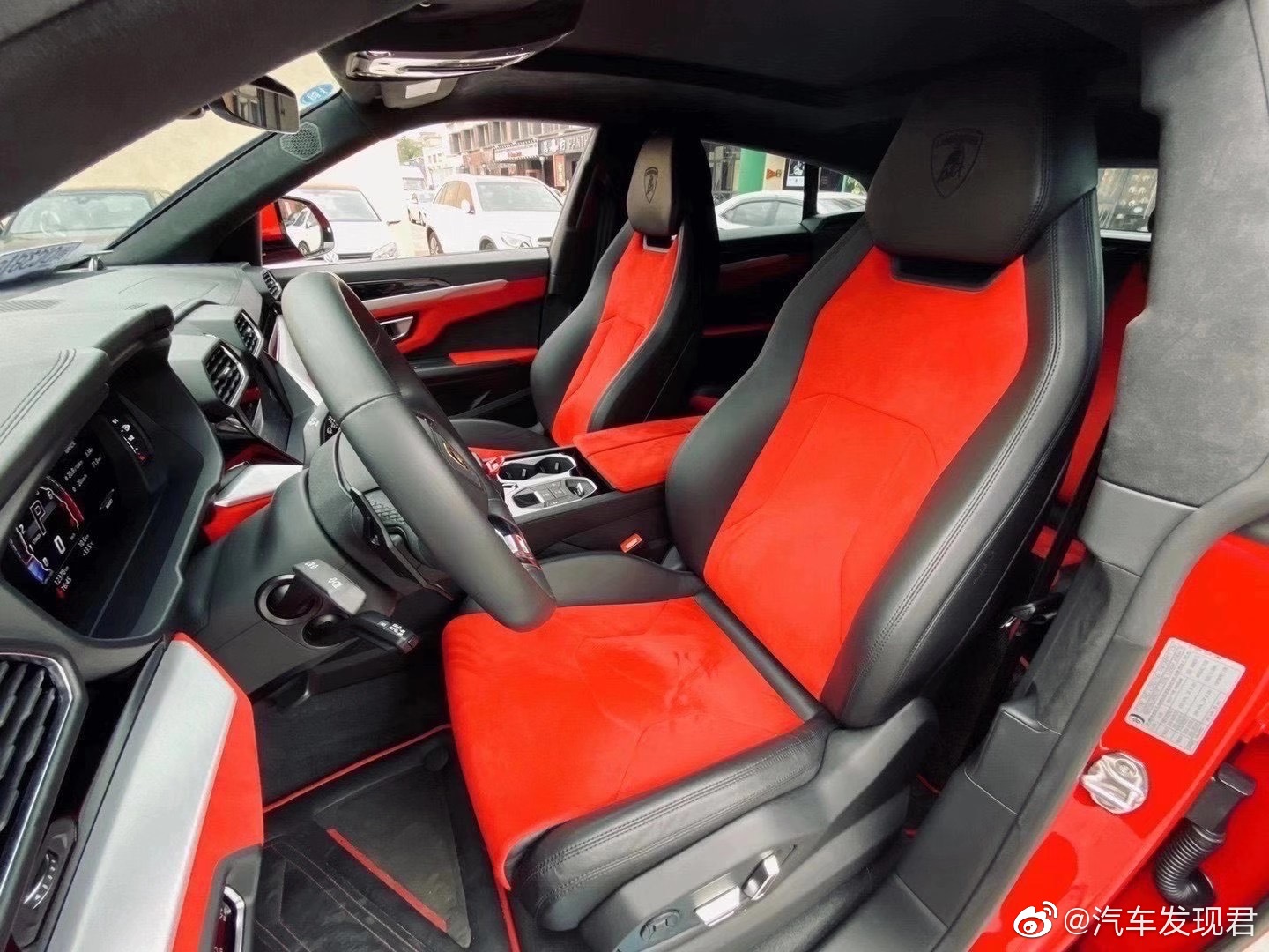 19年兰博基尼Urus越野车,4.0T 双红搭配