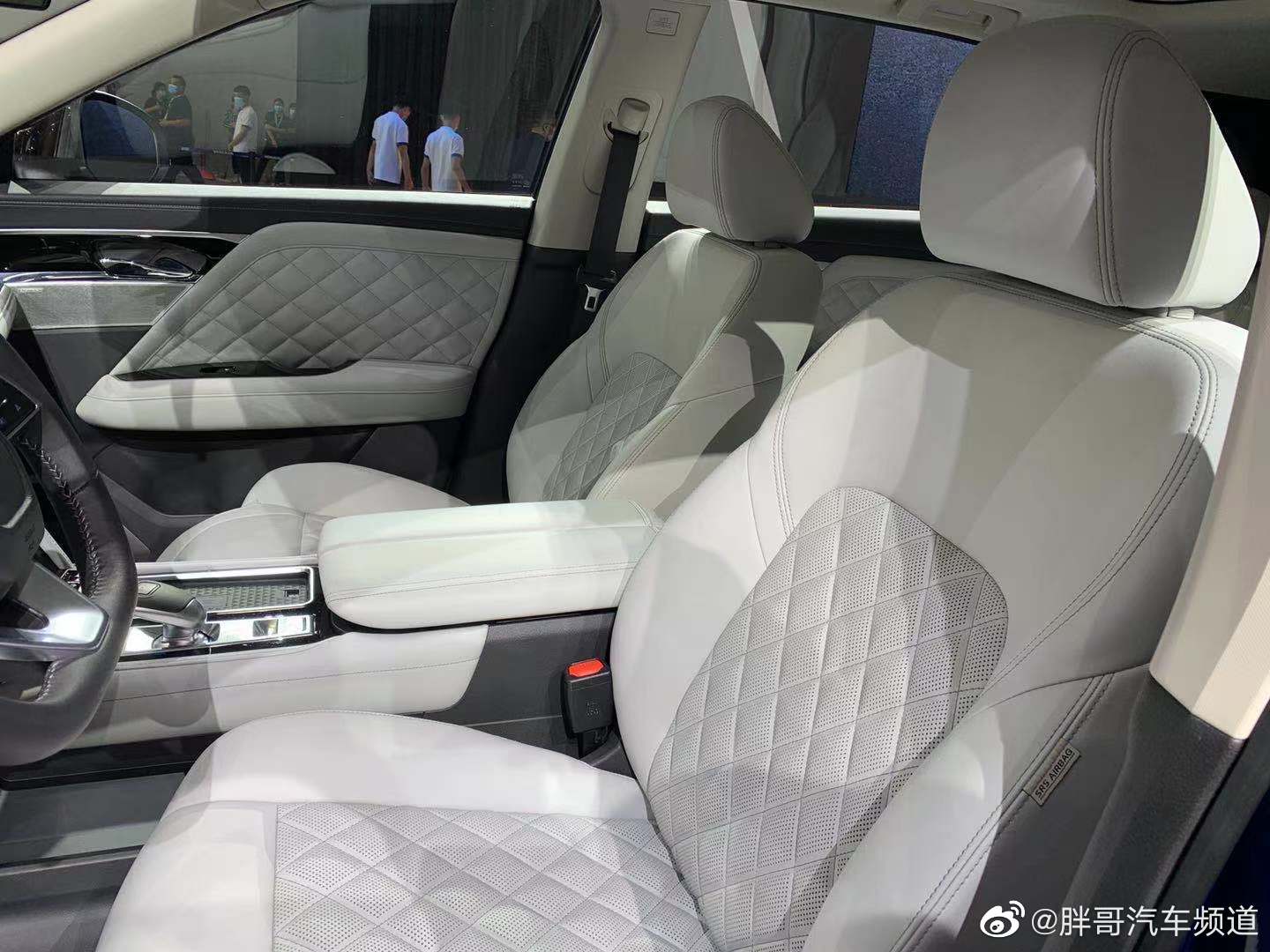 东风启辰星，十万级家用SUV，搭载三菱发动机。
