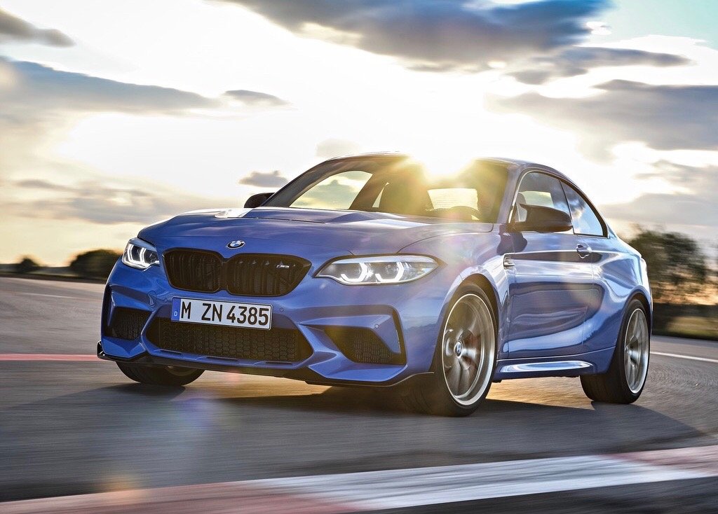 BMW M2 CS，450马力 550牛米，零百4秒，这套片子拍得忒漂亮了。