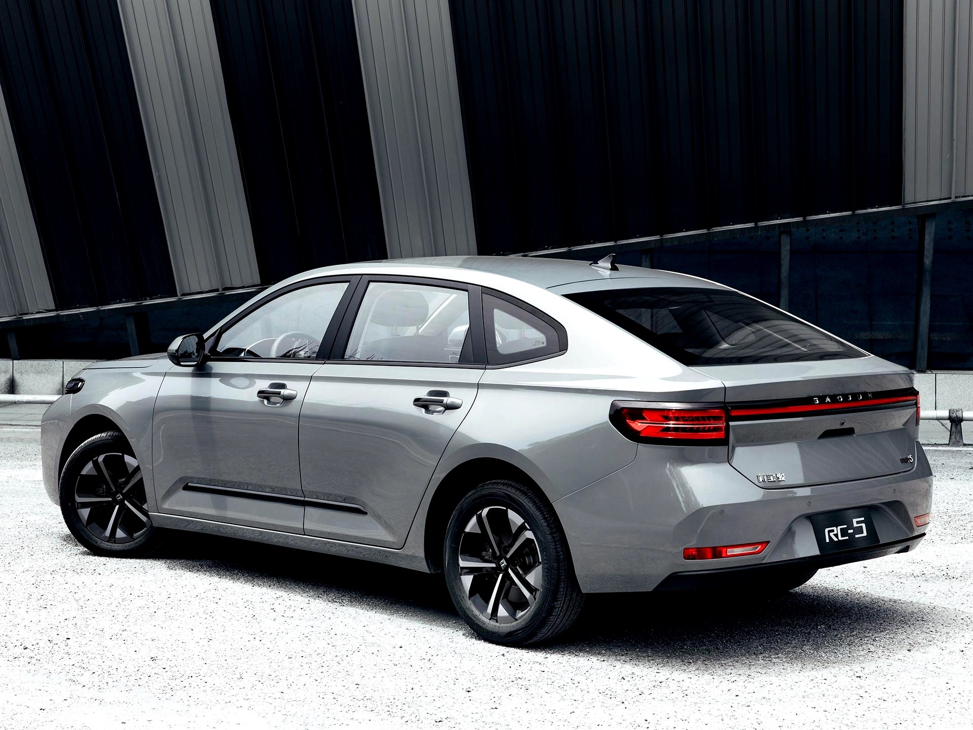 新宝骏RC-5预售价7-11万元,包含轿车版和旅行版RC-5W