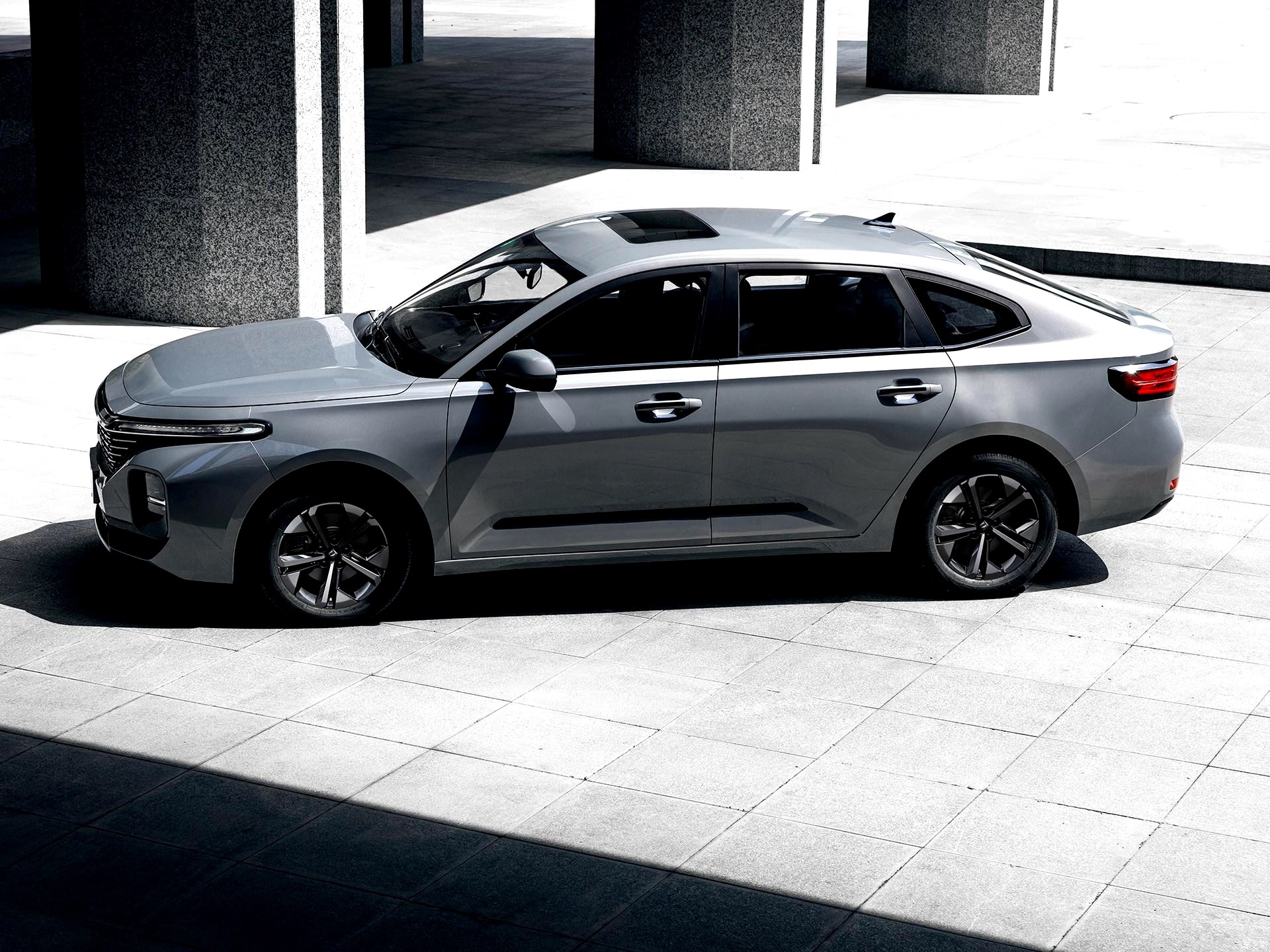 新宝骏RC-5预售价7-11万元,包含轿车版和旅行版RC-5W