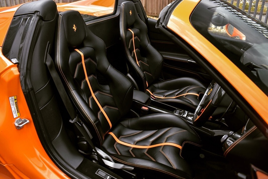 迷上了ta,努力 Ferrari 488 Spider