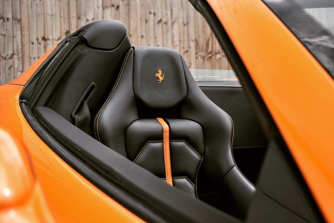 迷上了ta,努力 Ferrari 488 Spider