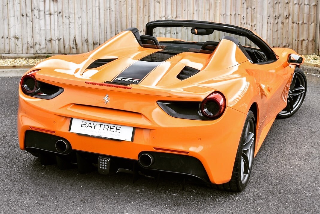 迷上了ta,努力 Ferrari 488 Spider