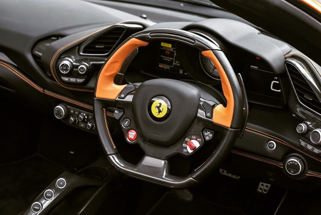 迷上了ta,努力 Ferrari 488 Spider