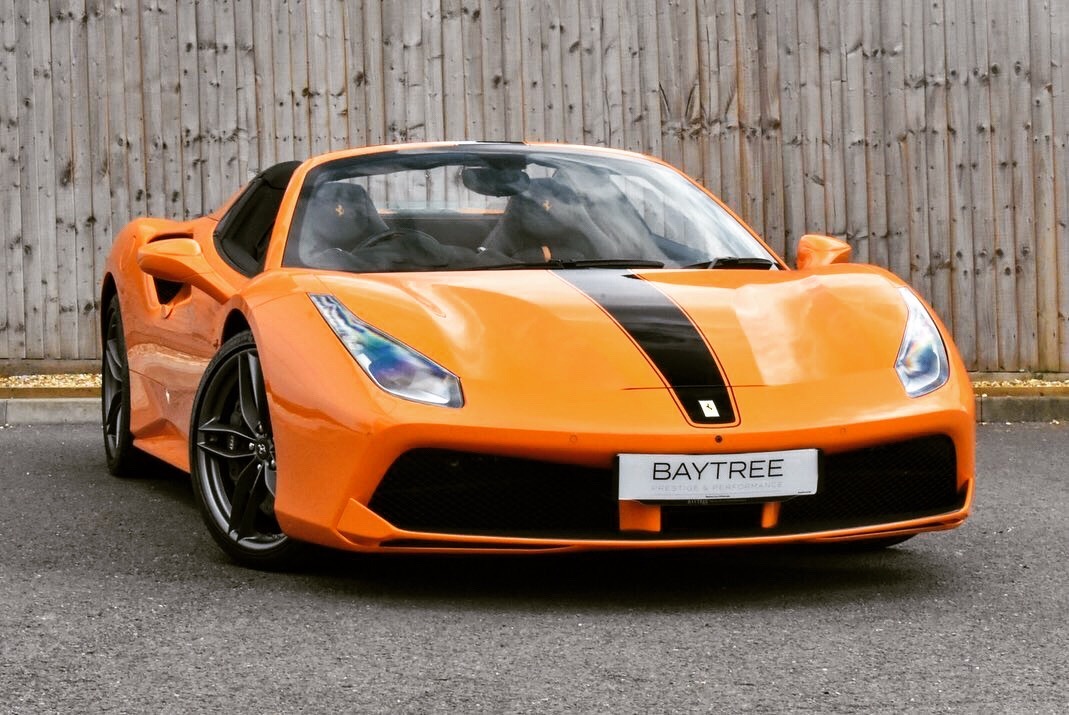 迷上了ta,努力 Ferrari 488 Spider