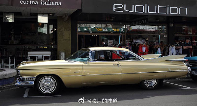 1959 年的凯迪拉克 DeVilles 系列汽车。