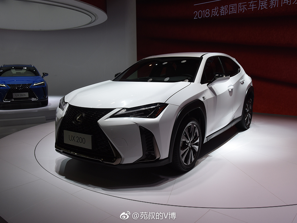 雷克萨斯UX，紧凑型SUV，未来要面对宝马X1奥迪Q3等车型