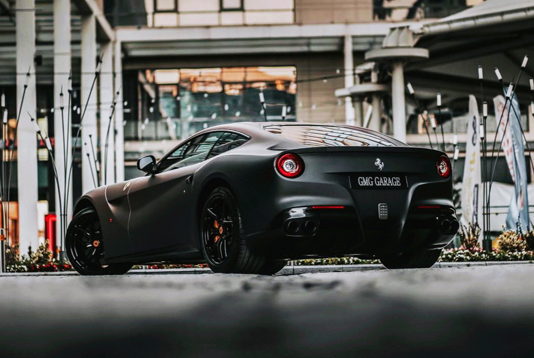 摄影师太厉害了，这角度抓的太准了…… Ferrari F12 Berlinetta