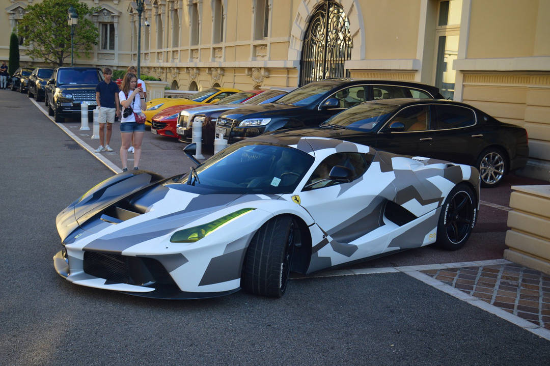 法拉利LaFerrari，迷彩服辣马！