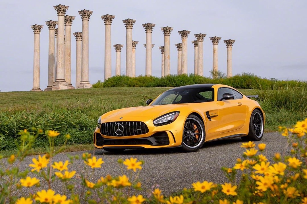 奔驰GT R,感觉整个GT系列根本在街上见不到啊……