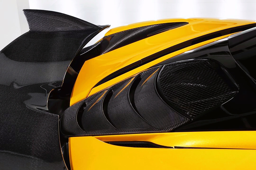 这夸张的碳纤维套件,是不是很喜欢…… McLaren 720S