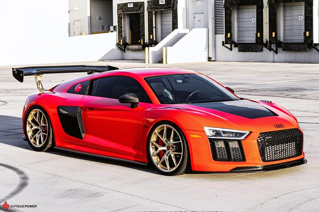 好看的汽车图片:audi r8 v10自然吸气