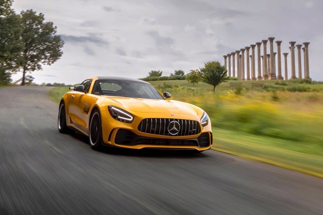 奔驰GT R,感觉整个GT系列根本在街上见不到啊……