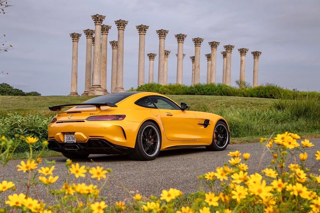 奔驰GT R,感觉整个GT系列根本在街上见不到啊……