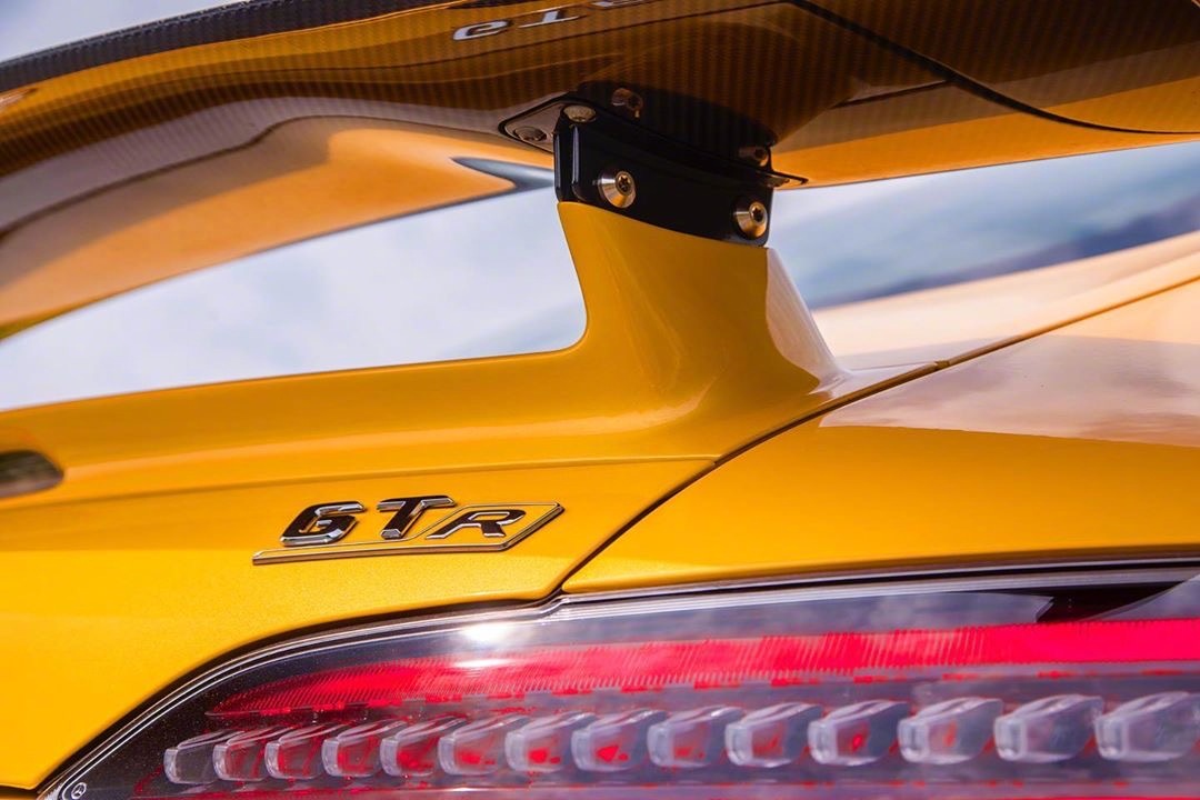 奔驰GT R,感觉整个GT系列根本在街上见不到啊……